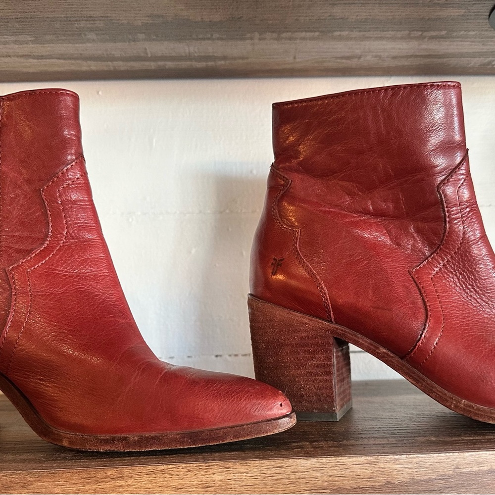 Red leather boots size 8 - Frye brand
